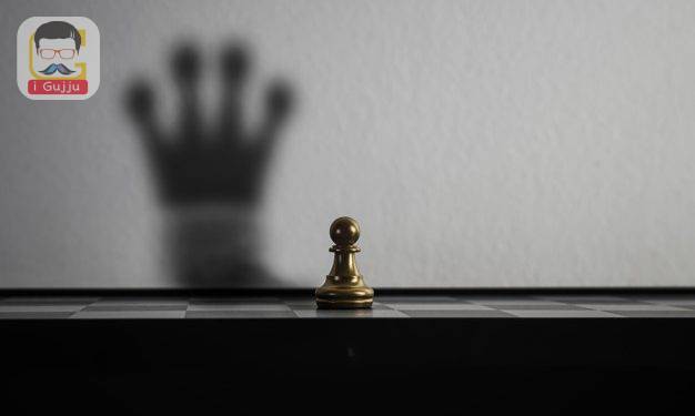 Chessman is changed to the shadow of the crown. Idea concept