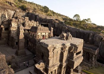 ઈલોરાની ગુફાઓ